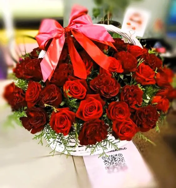 Корзина красных роз Цветочный Дух