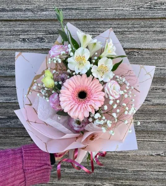 Букет из гербер, альстромерий, гипсофилы и эустомы Единый ритм