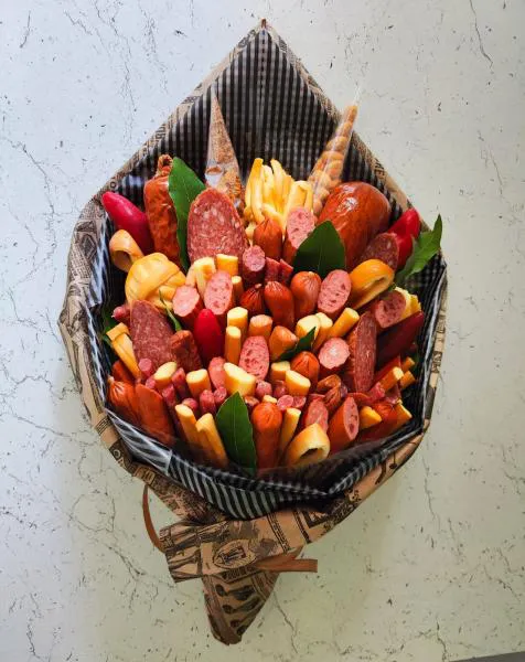 Съедобный букет из колбас и сыра №5