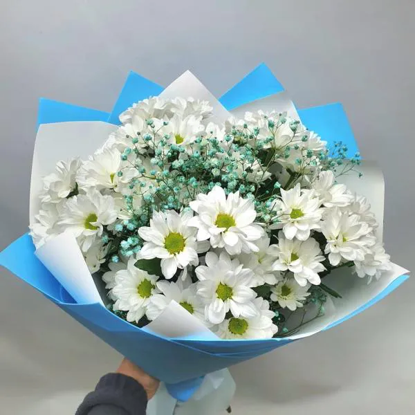 Букет из белых хризнтем и гипсофилы Для принцессы