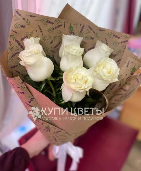 Букет из 7 белых роз "Снежная Королева"