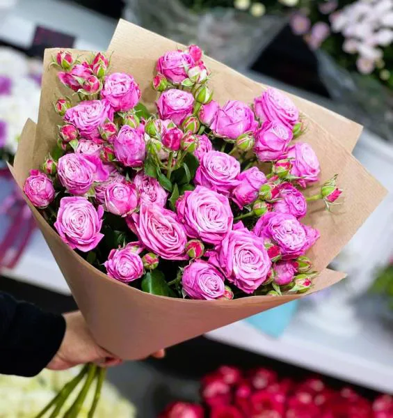 Букет из розовых кустовых роз Сладкий аромат