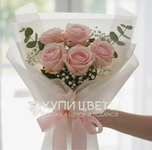 Букет из 5 розовых роз с эвкалиптом