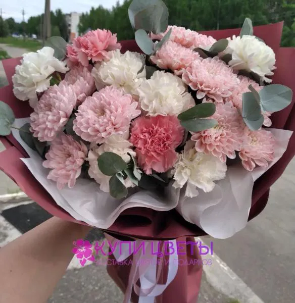 Букет из хризантем, гвоздик и эвкалипта Безупречный Стиль