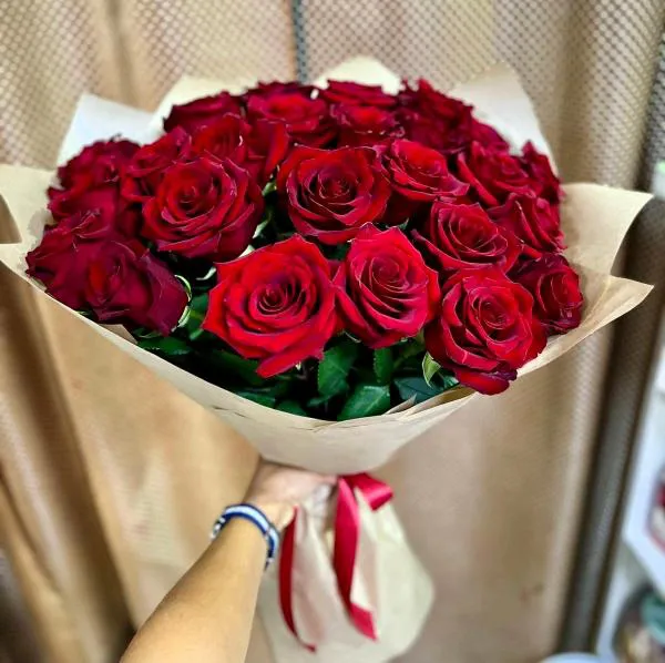 Букет из красных роз Рубиновые звезды