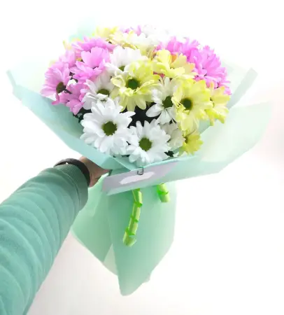 Букет из разноцветных хризантем