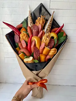 Съедобный букет № 3 из колбас и сыра 