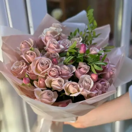 Букет розовых кустовых роз Лепесток нежности