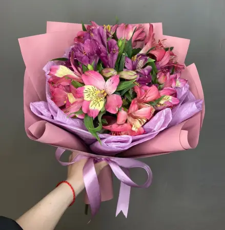 Букет из разноцветных альстромерий Полет бабочек