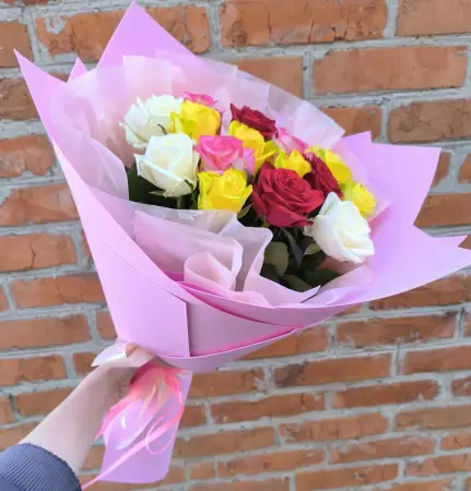 Букет из разноцветных роз Фруктовое настроение