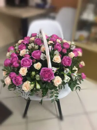 Корзина из кустовых роз Утренняя свежесть