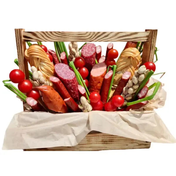 Подарочная корзина № 2 с колбасами и сыром