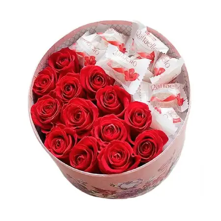 Подарочный набор с красными розами и конфетами Raffaello Сладкое Чудо