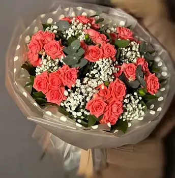 Букет из кустовых роз с гипсофилой Янтарный закат