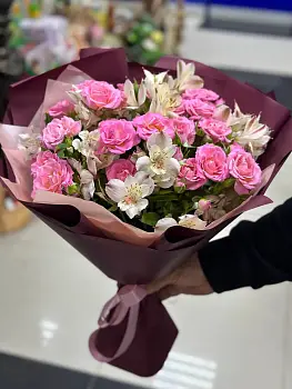 Букет из кустовых роз и альстромерий Нежное сочетание
