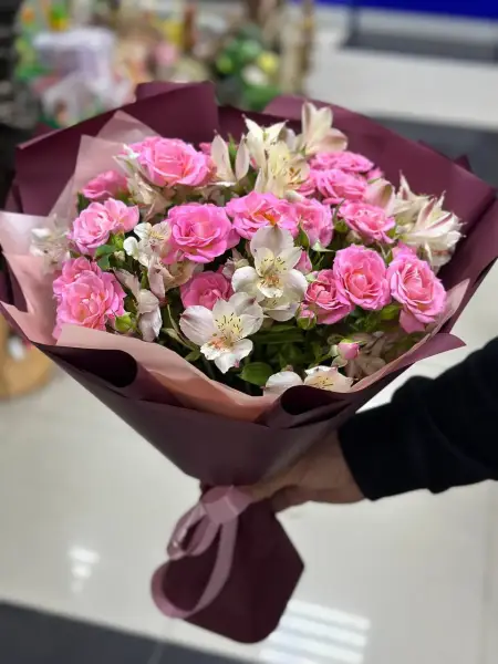 Букет из кустовых роз и альстромерий Нежное сочетание