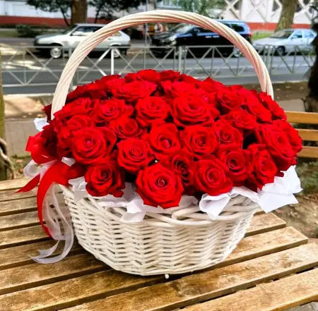 Корзина красных роз Благоухание любви