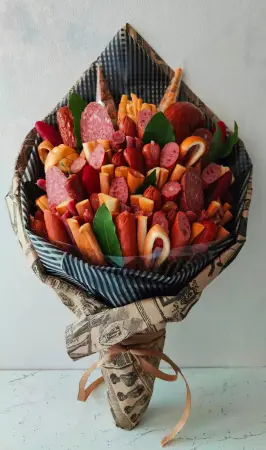 Съедобный букет из колбас и сыра №5