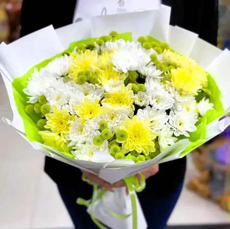 Букет из желтой и белой хризантемы Желтый лучик