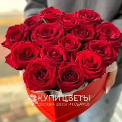 Букет из 15 красных роз в форме сердца