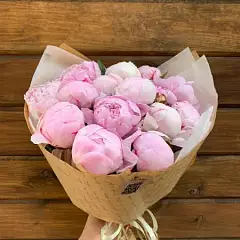 Букет из розовых пионов