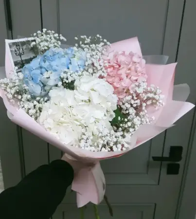 Букет из гортензий и гипсофилы Воплощение мечты