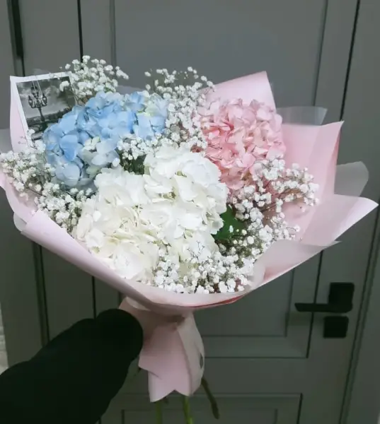 Букет из гортензий и гипсофилы Воплощение мечты