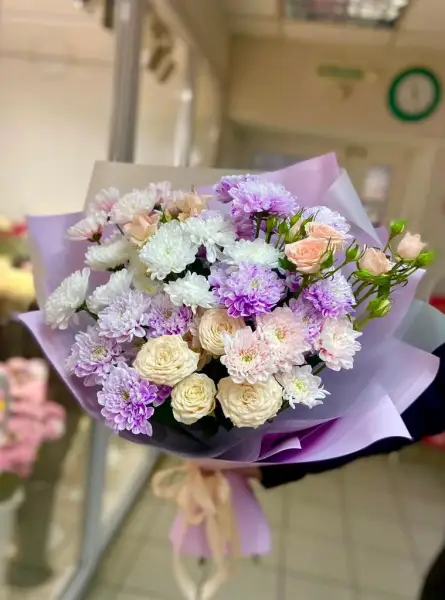 Букет из хризантем и кустовых роз Утренняя мелодия