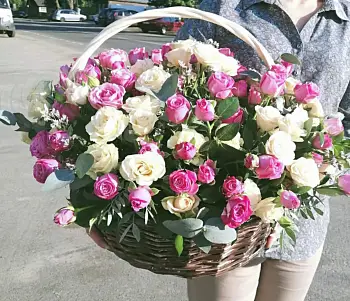 Корзина из кустовых роз Счастливое мгновение