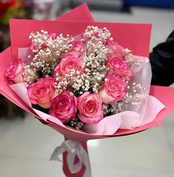 Букет из розовых роз и гипсофилы Нежный букет