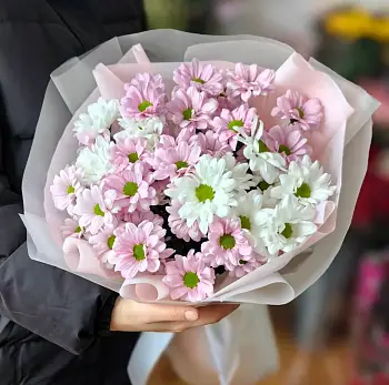 Букет из розовых и белых хризантем Искренняя симпатия