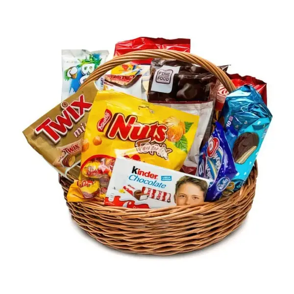 Корзина с конфетами и шоколадом 