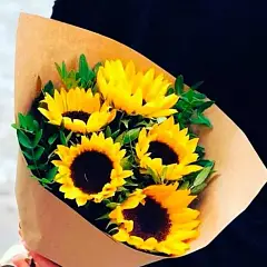 Букет из подсолнухов