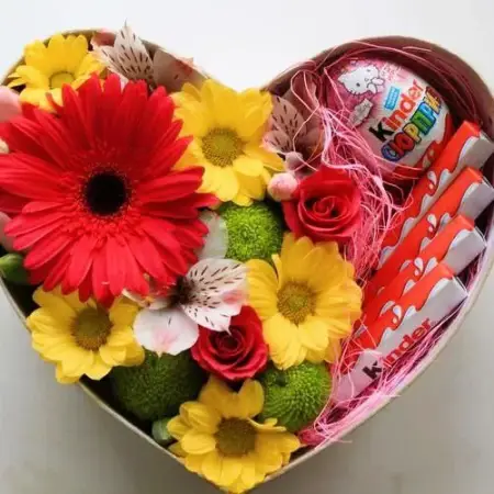 Подарочный набор из гербер, хризантем, альстромерий и шоколада Летние наслаждения