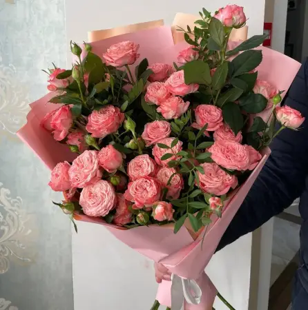 Букет из коралловых кустовых роз Коралловый