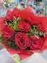 Букет из красных роз и зелени Романс
