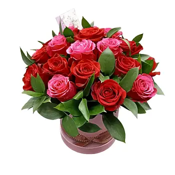 Шляпная коробка с розами Неописуемый восторг