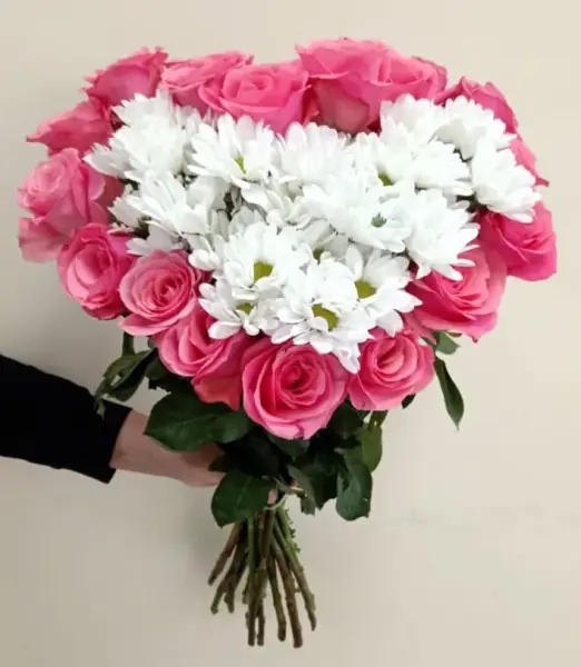 Букет с розами и хризантемами От сердца к сердцу