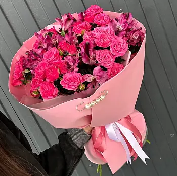 Букет из кустовых роз и альстромерии Романтический вечер