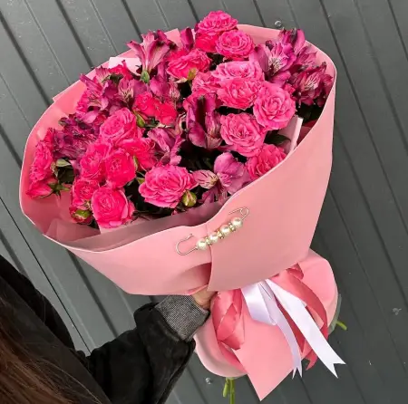 Букет из кустовых роз и альстромерии Романтический вечер