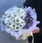 Букет с хризантемами и конфетми Летняя сладость
