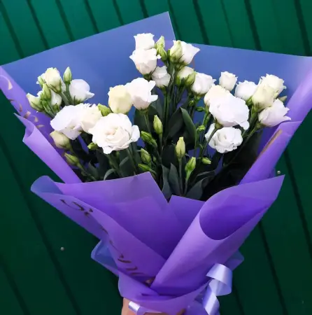 Букет из трех белых эустом