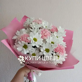 Букет из белых хризантем и гвоздик Рассветная Нега