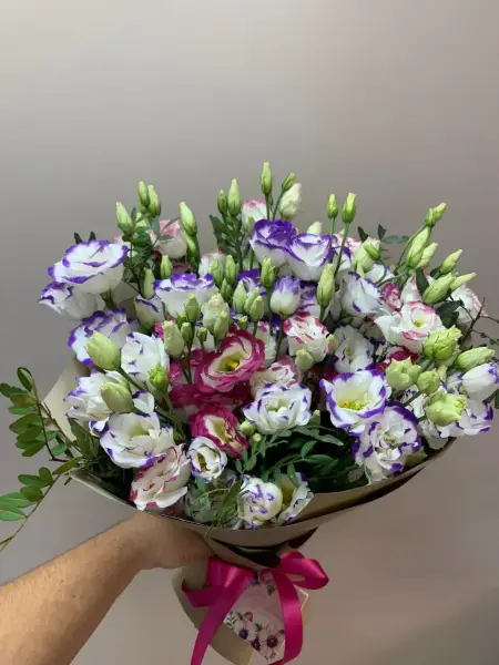 Букет из разноцветных эустом Яркий праздник