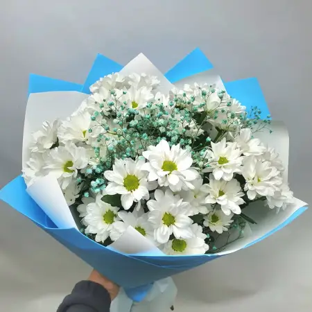 Букет из белых хризнтем и гипсофилы Для принцессы