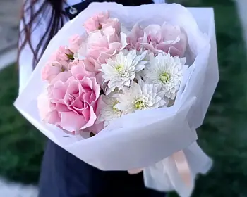 Букет из французских роз и хризантем Розовый шелк