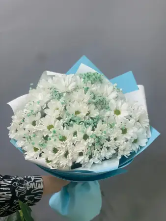 Букет из белых хризнтем и гипсофилы Для принцессы