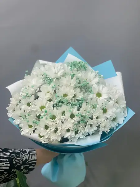 Букет из белых хризнтем и гипсофилы Для принцессы